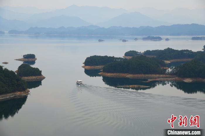 图为浙江千岛湖景区 杨波 摄